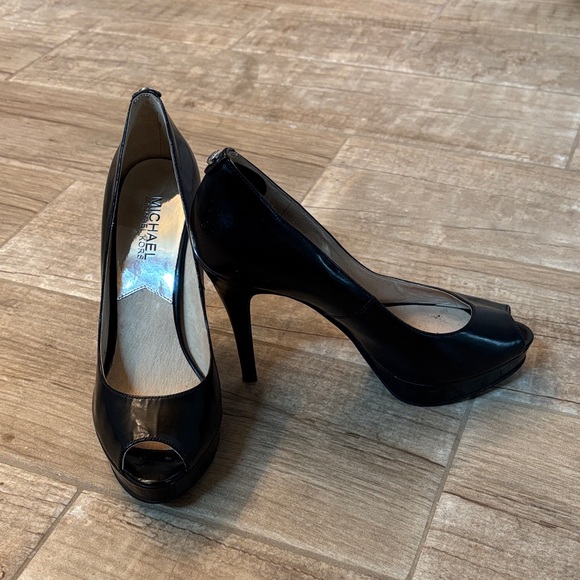 Michael Kors Glossy Black Peep Toe Heels. Size 6.5- 4” heel - Picture 1 of 4